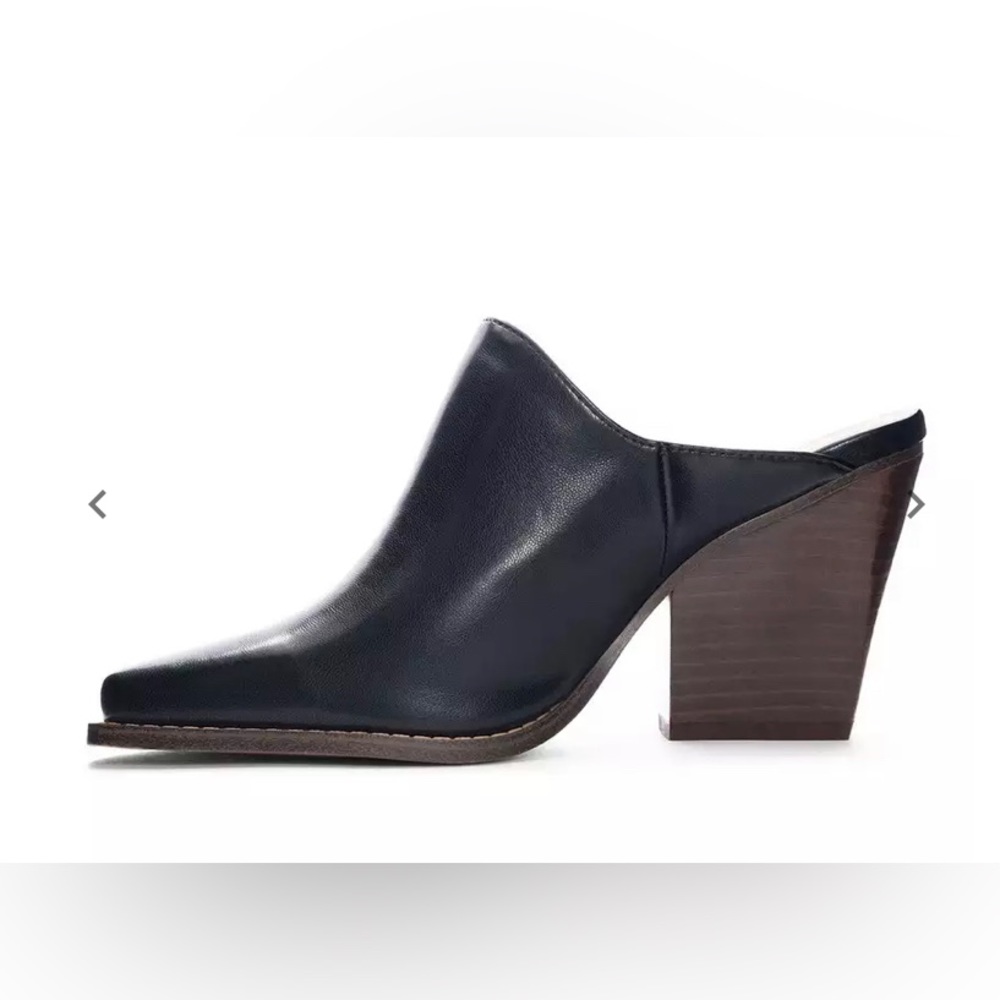 BLACK CHINESE LAUNDRY MULE